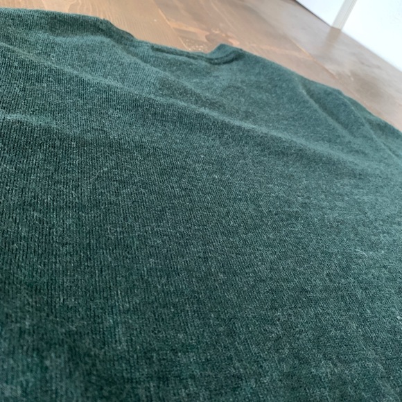 Banana Republic 100% Merino Wool V Neck Sweater - Picture 5 of 6